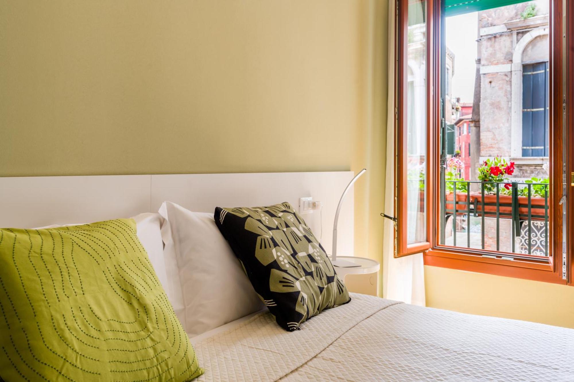 Ca Del Bezzo - Comfort & City View Венеция Экстерьер фото